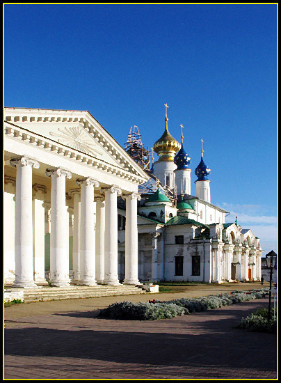At the monastery (В монастыре)