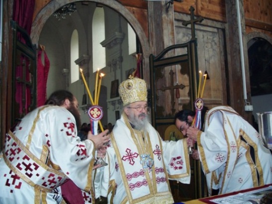 Владика Артемије служи у Фенеку, 20.5.2007.г.