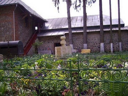 Schitul Cornet, Valea Oltului