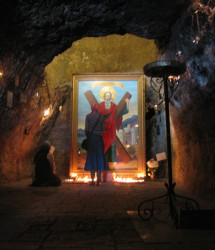 cosmin 
Inside of Saint Apostle Andrew cave 
2007-05-05 12:36:49