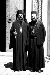 Svetlopisac dj 
ВЛАДИКА TЕОДОСИЈЕ И ВЛАДИКА САДАШЊИ ЈОВАН 
2007-05-06 19:13:31