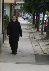 m.marinkovic 
Vladika Lavrentije u setnji Sabackim ulicama 
2007-05-30 21:27:30
