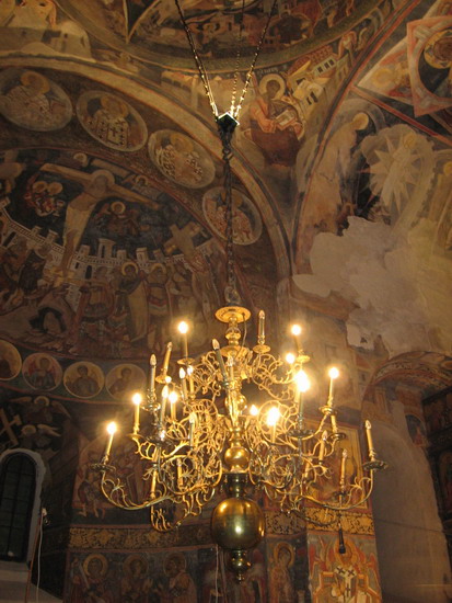 Interior din biserica Manastirii Sf Ioan Cel Nou de la Suceava