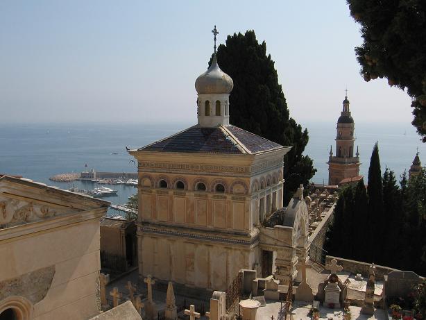 Czasownia cmentarna w Menton / Côte d'Azur