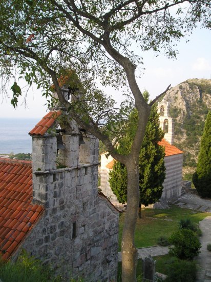 HAJ-NEHAJ ODOLEVA NEVERNICIMA