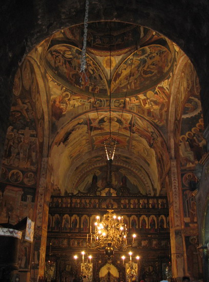 Interior din Biserica Sf Ioan cel Nou de la Suceava