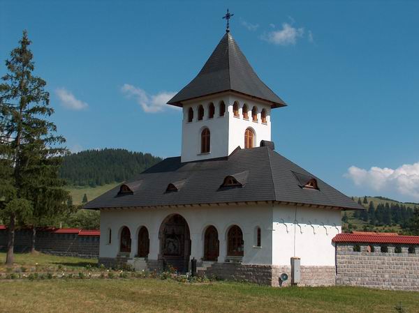 Mânăstirea Izvorul Mureşului - clopotniţă
