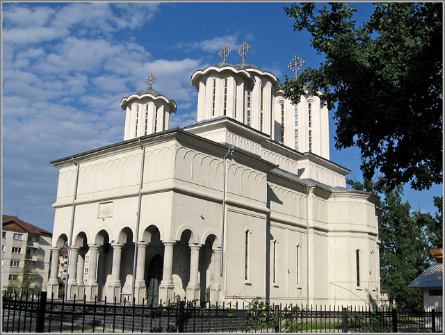 O Biserică din oraşul Plopeni (Prahova)