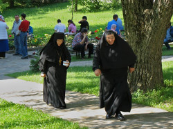 jovana 
Maнастир Липовац  / Lipovac Monastery 
2007-06-15 01:56:22