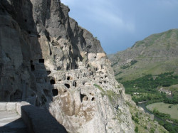 justa 
Vardzia - medieval cave city 
2007-06-25 22:16:31