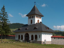 Xenia 
Mânăstirea Izvorul Mureşului - clopotniţă 
2007-06-29 21:51:59