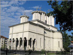 OvidiuMihail 
O Biserică din oraşul Plopeni (Prahova) 
2007-06-30 22:32:18
