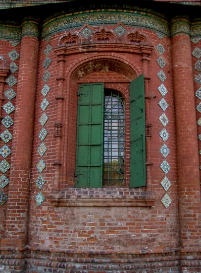 Detail with traditional ceramic of Yaroslavl, 2004