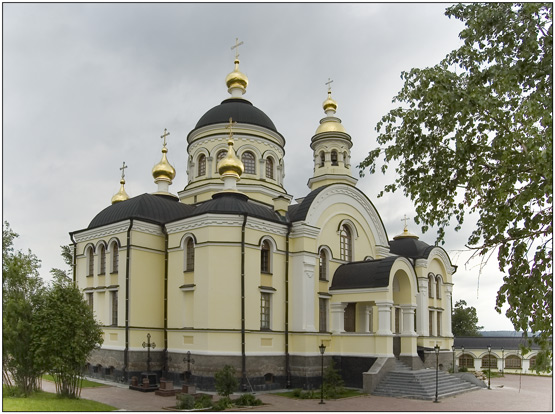 Храм во имя Архистратига Божия Михаила.