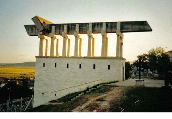 Monumentul martirilor ucisi in inchisoarea comunista de la AIUD