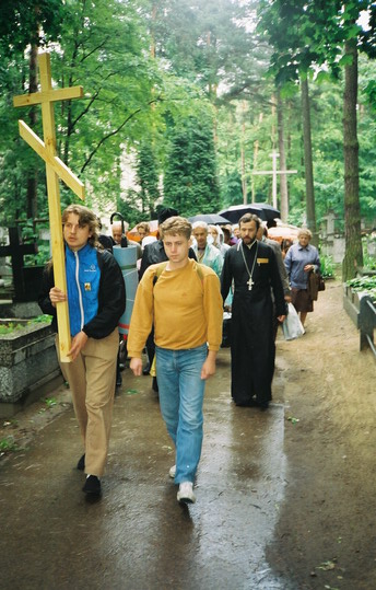 Pilgrims on the way to Jableczna Monastery