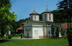jovana 
Maнастир Раковица / Monastery Rakovica 
2007-07-09 00:27:17