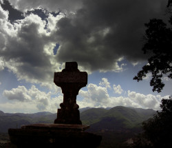 Kozma 
the,,Ilinden uprising,, memorial cross at village near town Struga 
2007-07-16 16:36:25