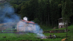 jovana 
У дворишту манастира Рођења Пресвете Богородице 
2007-07-17 20:03:34