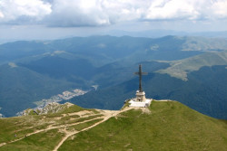 gabriel77 
Monumentul eroilor (Crucea de pe Caraiman) 
160 
2007-07-20 11:00:55