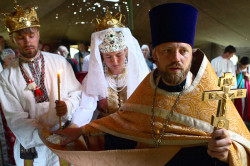 Dionisy, ierei 
Исаие ликуй... 
146 
2007-07-23 22:48:29