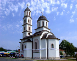 dragoj03 
Црква у Трновици 
2007-07-29 17:51:44