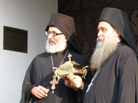 Synai's monks with the relics of St. Martyr Katherina