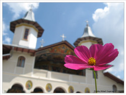 OvidiuMihail 
Crasna Monastery - (Prahova County) - new church 
2007-08-19 21:31:25
