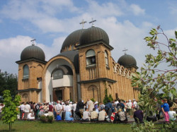 jarek 
Pilgrims in the front of Hagia Sophia church, Bialystok, Poland 
2007-08-25 11:27:57