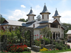 OvidiuMihail 
Crasna Monastery - (Prahova County) 
2007-08-26 16:55:23