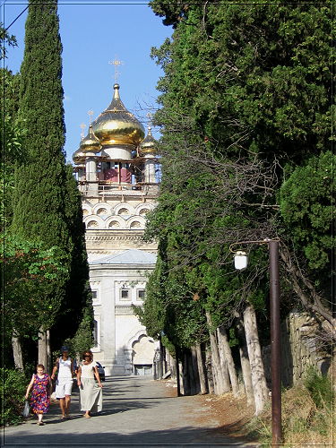 Храм Архангела Михаила в Алупке