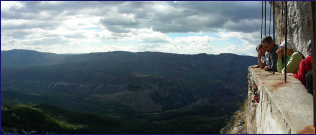 POGLED IZ OSTROSKOG MANASTIRA