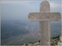 dan 
Orasul Zarnesti plecandu-se la Sfanta Cruce de pe muntele Piatra Mica 
2007-09-17 12:50:45