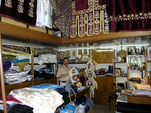 Vestments store