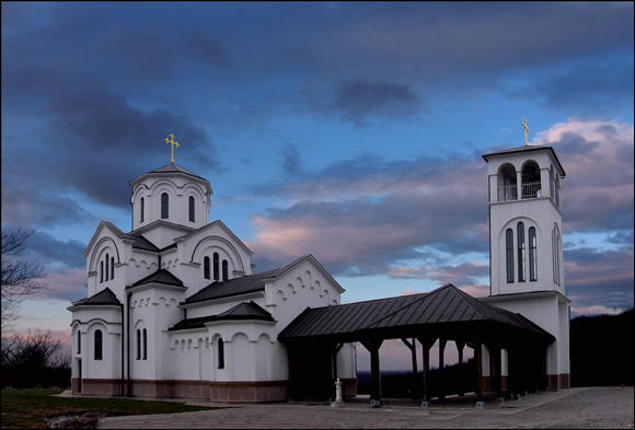 Успенска црква, Бачки Јарак