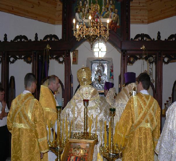 Arcybiskup Lubelsko-Chełmski Abel na wyświęceniu cerkwi p.w.Podwyższenia Krzyża  w Korchowie
