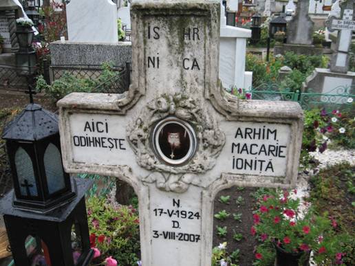 mormantul Parintelui Arhimandrit Macarie