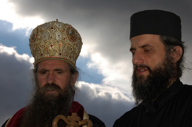 ВЛАДИКА И ЈЕРОМОНАХ