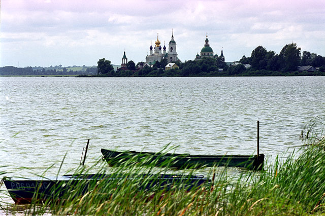 Вид на Спасо-Яковлевский монастырь