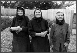 relycris 
Trei Maicute batrane:Maria, Salomeea si Evelina 
2007-10-13 21:00:04
