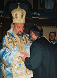 Dare 
Владика Василије одликује оца Николаја 
2007-10-29 13:58:34