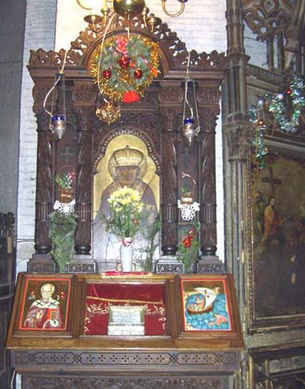 Racla cu Mana Sfantului Nicolae - se afla in Bucuresti, la Biserica Sfantul Gheorghe Nou