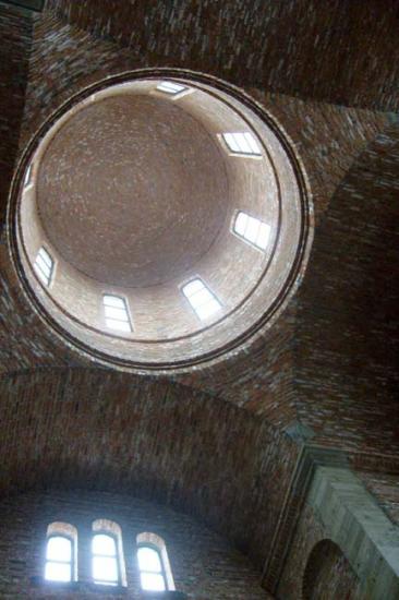 градећи храм, себе изграђујемо /  building a church, we build ourselves