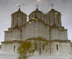 Saško 
Jesenji odraz,stari saborni hram Svete Trojice u Nišu. 
2007-11-01 13:57:33