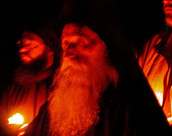 thiv56 
Fr. Theodosios in Resurrection Service at Iveron Monastery 
2007-11-04 10:17:29