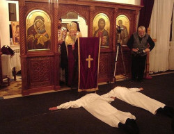 Kosovka 
Монашење у манастиру Грачаница 
174 
2007-11-16 12:11:48