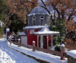 thiv_col_Athos 
Chapel in snow on Athos 
2007-11-28 05:14:51