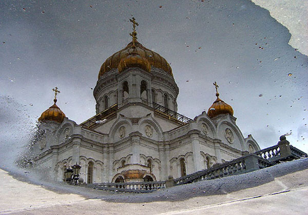 После дождя в лужах появляются храмы