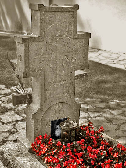 † Гроб Светог Оца Аве Јустина Ћелијског †