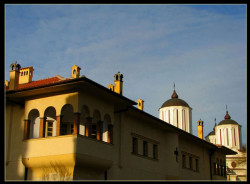 Saško 
Zgrada Niške Episkopije i hram Svete Trojice. 
2007-12-10 02:08:52